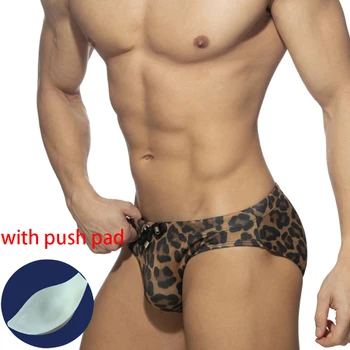 Europese En Amerikaanse New heren Zwembroek met Lage Taille Sexy Leopard Print Driehoek Zwembroek Nylon sneldrogende korte Broek