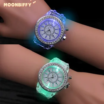 Fashion Dames Horloge Siliconen LED Lichtgevende Vrouwen Mannen Sport Horloges 7 Kleuren Flash Quartz Horloge voor Mannen Relogios Masculino