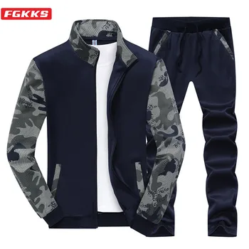 FGKKS modemerk Mannen Patchwork Casual Stelt het Najaar Nieuwe heren Jassen + Broek Sportkleding Camouflage Sport Trainingspak Set Man